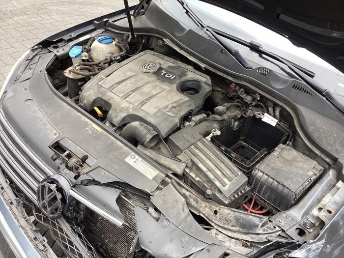 Motor van een Volkswagen Passat Variant (365) 1.6 TDI 16V Bluemotion 2014