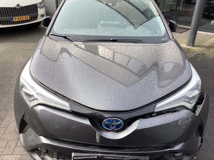 Używane Maska Toyota C-HR (X1,X5) 1.8 16V Hybrid Cena € 400,00 Procedura marży oferowane przez Gebr Opdam B.V.