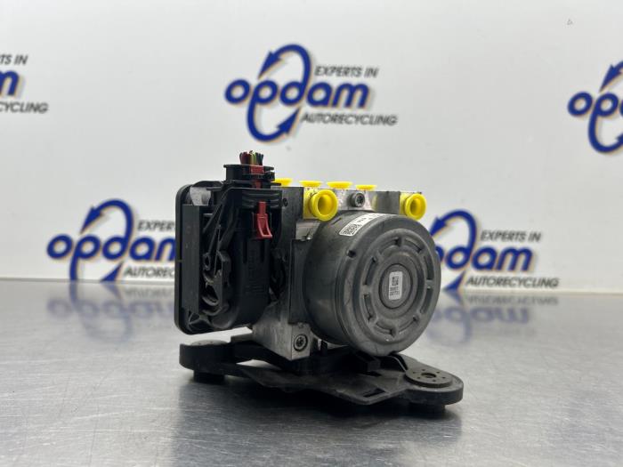 Używane Pompa ABS Volkswagen Polo VI (AW1) 1.0 TSI 12V Cena € 140,00 Procedura marży oferowane przez Gebr Opdam B.V.