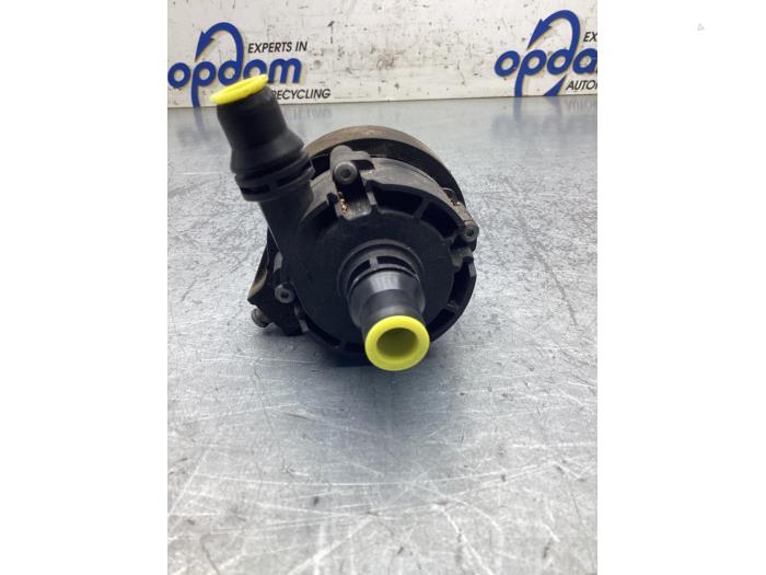 Begagnade Extra vattenpump BMW 5 serie Touring (G31) 540d xDrive 3.0 TwinPower Turbo 24V Pris € 35,00 Marginaltabell erbjuds av Gebr Opdam B.V.