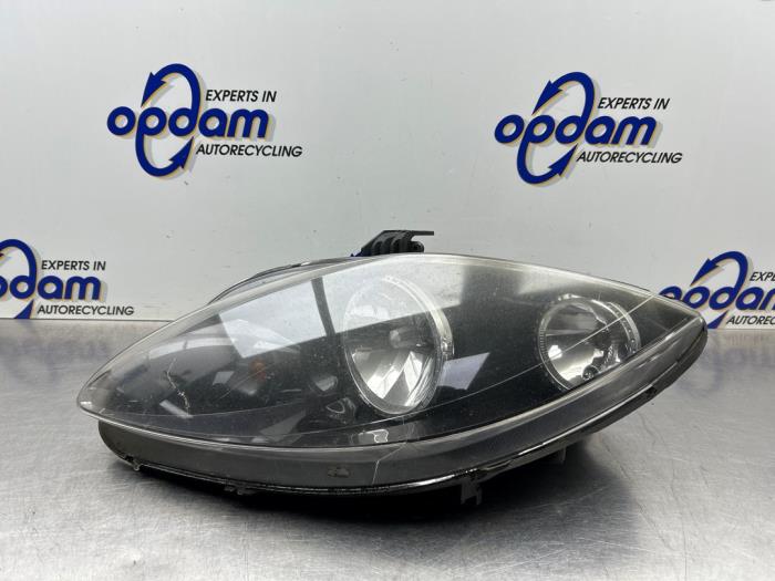 Używane Reflektor lewy Seat Altea (5P1) 1.6 Cena € 75,00 Procedura marży oferowane przez Gebr Opdam B.V.
