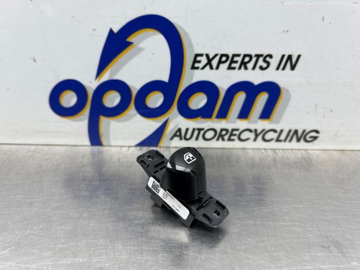 Usados Interruptor de ventanilla eléctrica Fiat 500 (312) 0.9 TwinAir 80 Precio € 25,00 Norma de margen ofrecido por Gebr Opdam B.V.
