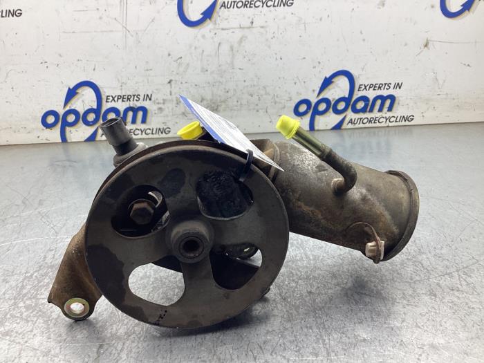 Usagé Pompe de direction Toyota Yaris Verso (P2) 1.3 16V Prix € 35,00 Règlement à la marge proposé par Gebr Opdam B.V.
