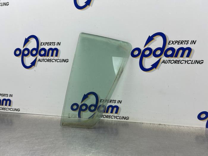 Usados Ventanilla triangular izquierda detrás Dacia Sandero II 0.9 TCE 12V Precio € 35,00 Norma de margen ofrecido por Gebr Opdam B.V.