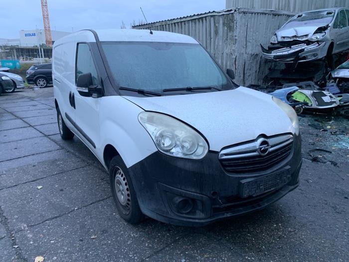 Używane Maska Opel Combo 1.3 CDTI 16V ecoFlex Cena € 150,00 Procedura marży oferowane przez Gebr Opdam B.V.