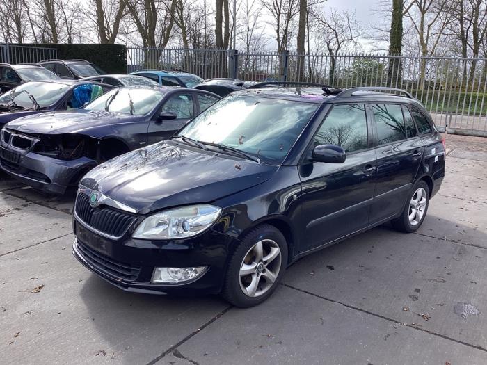 Używane Panel przedni Skoda Fabia II Combi 1.2 TDI 12V Greenline Cena € 150,00 Procedura marży oferowane przez Gebr Opdam B.V.