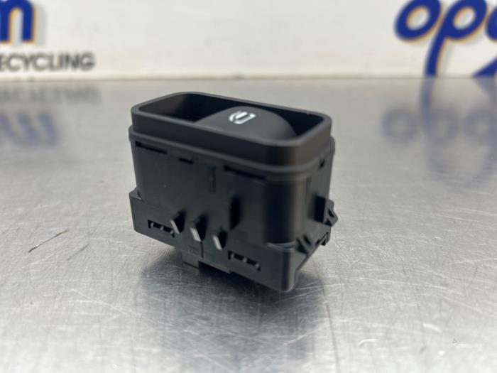 Nuevos Interruptor de ventanilla eléctrica Mercedes Sprinter Precio € 25,00 IVA incluido ofrecido por Gebr Opdam B.V.