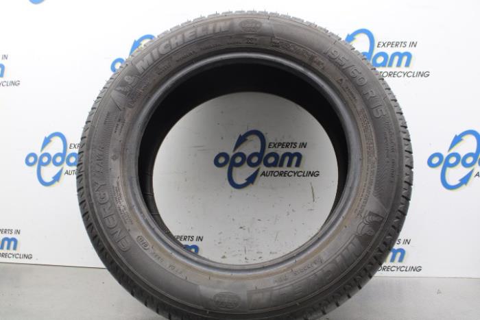 Używane Opona Cena € 35,00 Procedura marży oferowane przez Gebr Opdam B.V.