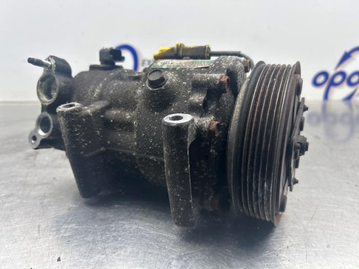 Usagé Pompe clim Peugeot 207 CC (WB) 1.6 16V Prix € 70,00 Règlement à la marge proposé par Gebr Opdam B.V.