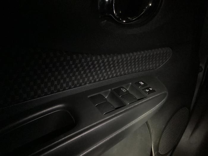 Usados Interruptor de ventanilla eléctrica Nissan Note (E12) 1.2 68 Precio € 50,00 Norma de margen ofrecido por Gebr Opdam B.V.