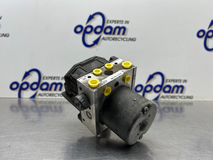 Begagnade ABS-pump Jaguar X-type 2.5 V6 24V Pris € 100,00 Marginaltabell erbjuds av Gebr Opdam B.V.