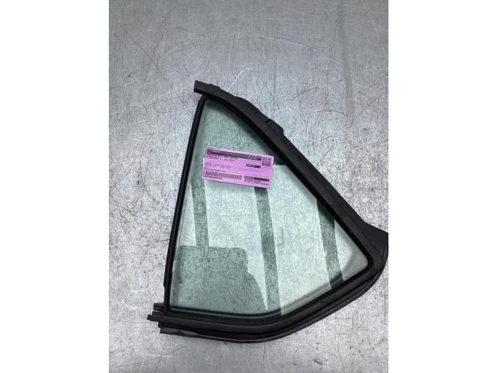 Usados Ventanilla triangular izquierda detrás Suzuki Ignis (MF) 1.2 Dual Jet 16V Precio € 35,00 Norma de margen ofrecido por Gebr Opdam B.V.