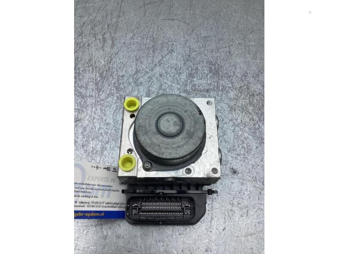 Begagnade ABS-pump Suzuki Ignis (MF) 1.2 Dual Jet 16V Pris € 150,00 Marginaltabell erbjuds av Gebr Opdam B.V.