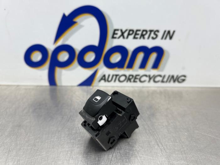 Usados Interruptor de ventanilla eléctrica Kia Picanto (JA) 1.0 12V Precio € 20,00 Norma de margen ofrecido por Gebr Opdam B.V.