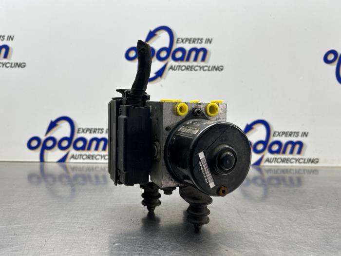 Begagnade ABS-pump Volkswagen Touran (1T1/T2) 1.6 FSI 16V Pris € 125,00 Marginaltabell erbjuds av Gebr Opdam B.V.