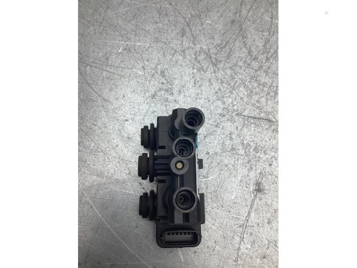 Begagnade Luftfjädringsmodul Landrover Range Rover Sport (LW) 3.0 TDV6 Pris € 125,00 Marginaltabell erbjuds av Gebr Opdam B.V.