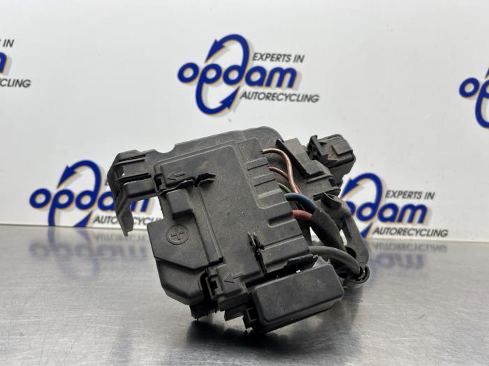Begagnade Säkringsbox Volkswagen Polo V (6R) 1.2 TDI 12V BlueMotion Pris € 35,00 Marginaltabell erbjuds av Gebr Opdam B.V.