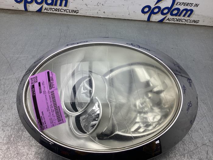 Używane Reflektor lewy BMW Mini (R50/53) 1.6 16V Cooper Cena € 50,00 Procedura marży oferowane przez Gebr Opdam B.V.