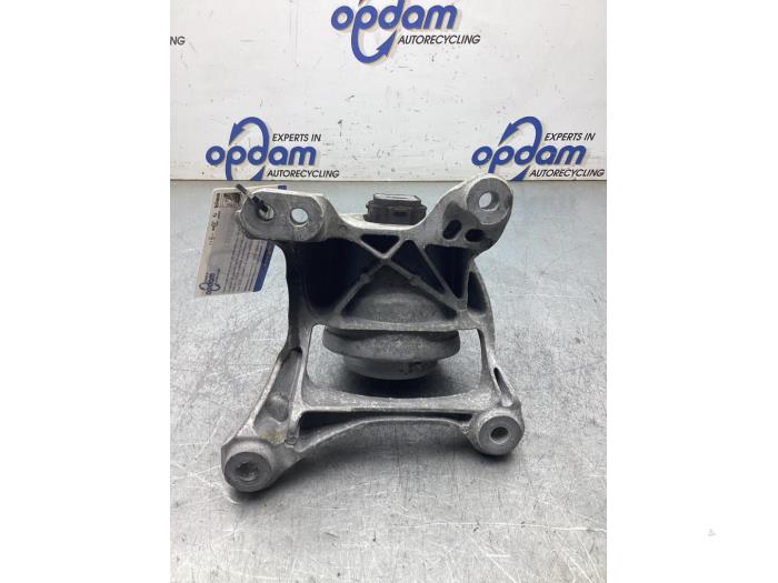 Used Engine mount Ford Explorer (CX740) Price € 100,00 Margin scheme offered by Gebr Opdam B.V.