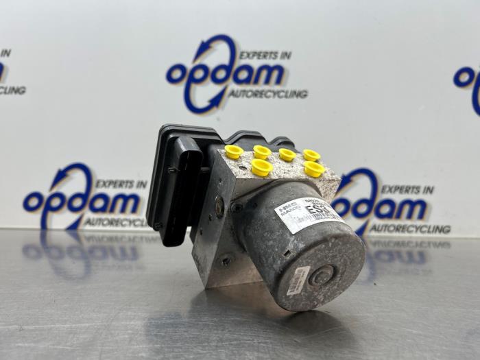 Begagnade ABS-pump Hyundai H-300 2.5 CRDi Pris € 100,00 Marginaltabell erbjuds av Gebr Opdam B.V.