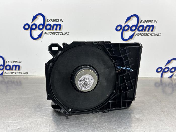 Używane Subwoofer BMW 3 serie (E90) 320Si 16V Cena € 40,00 Procedura marży oferowane przez Gebr Opdam B.V.