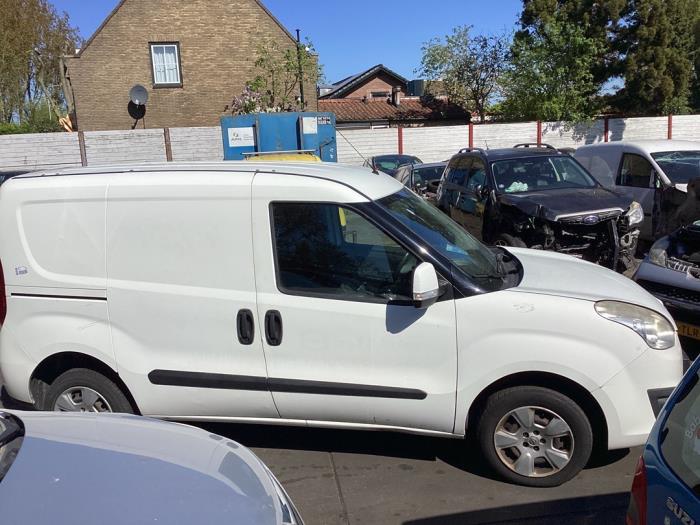 Używane Próg prawy Opel Combo 1.3 CDTI 16V ecoFlex Cena na żądanie oferowane przez Gebr Opdam B.V.