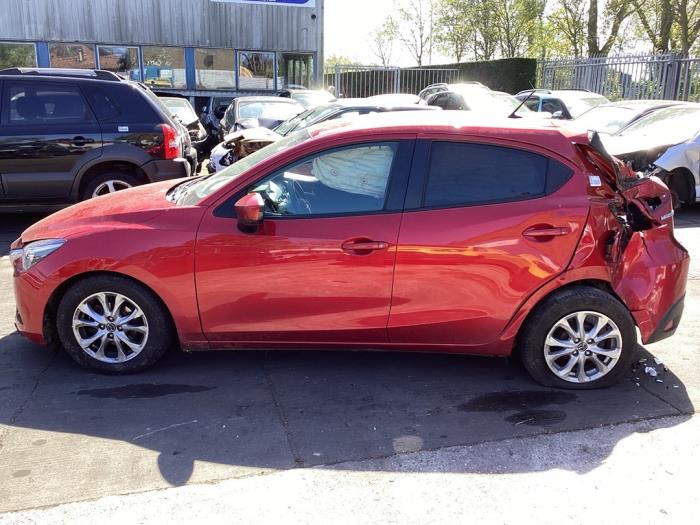 Używane Próg lewy Mazda 2 (DJ/DL) 1.5 SkyActiv-D 105 Cena na żądanie oferowane przez Gebr Opdam B.V.