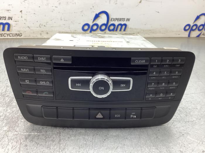 Używane Radio Mercedes B (W246/W242) 1.6 B-180 BlueEFFICIENCY Turbo 16V Cena € 125,00 Procedura marży oferowane przez Gebr Opdam B.V.