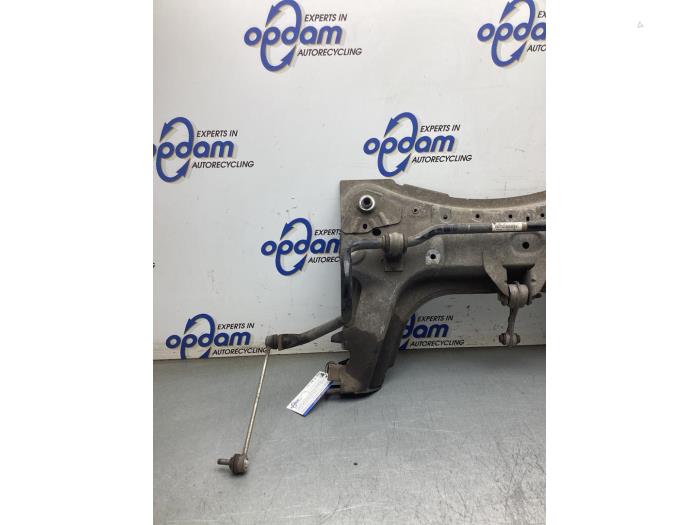 Subframe from a Renault Clio IV (5R) 1.2 16V 2015