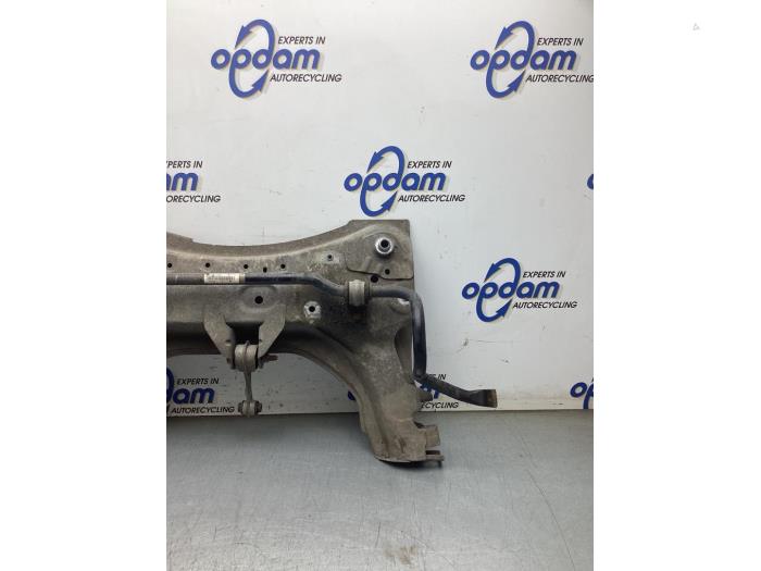 Subframe from a Renault Clio IV (5R) 1.2 16V 2015