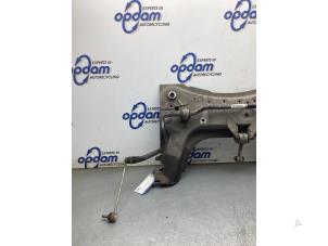 Subframe from a Renault Clio IV (5R) 1.2 16V 2015