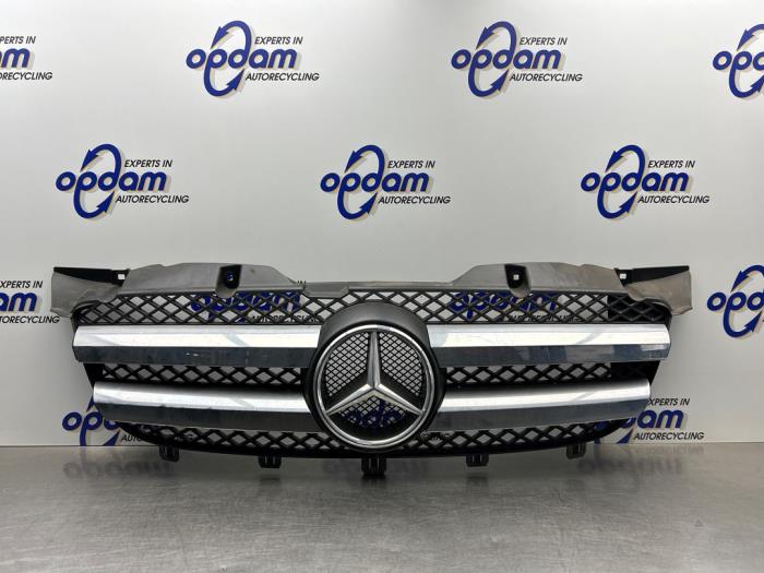 Używane Grill Mercedes Sprinter 3t (906.61) 211 CDI 16V Cena € 85,00 Procedura marży oferowane przez Gebr Opdam B.V.