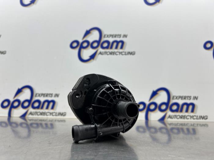Begagnade Extra vattenpump Renault Captur II (RJB) 1.6 E-Tech 145 Pris € 50,00 Marginaltabell erbjuds av Gebr Opdam B.V.