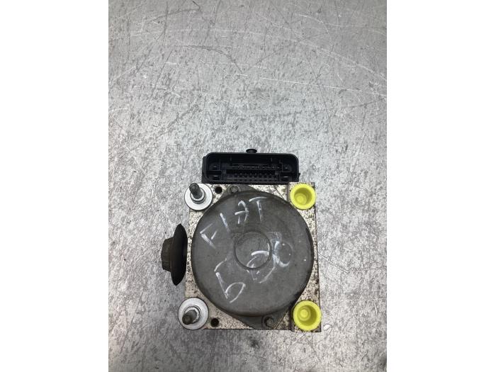 Usagé Pompe ABS Fiat 500 (312) 0.9 TwinAir 85 Prix € 50,00 Règlement à la marge proposé par Gebr Opdam B.V.