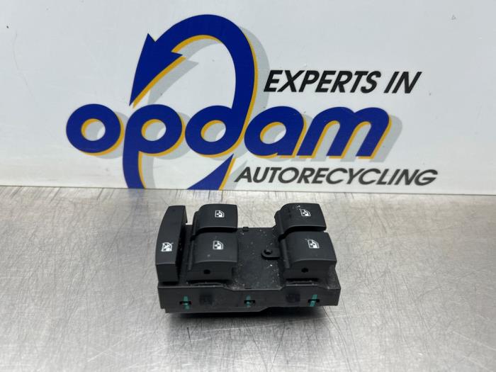 Usados Interruptor de ventanilla eléctrica Opel Meriva (B) 1.4 Turbo 16V Ecotec Precio € 35,00 Norma de margen ofrecido por Gebr Opdam B.V.