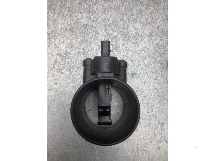 Gebrauchte Luftmengenmesser Opel Corsa D 1.2 16V Preis € 15,00 Margenregelung angeboten von Gebr Opdam B.V.