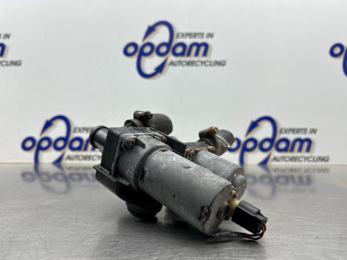 Begagnade Extra vattenpump BMW 3 serie Compact (E46/5) 318td 16V Pris € 40,00 Marginaltabell erbjuds av Gebr Opdam B.V.