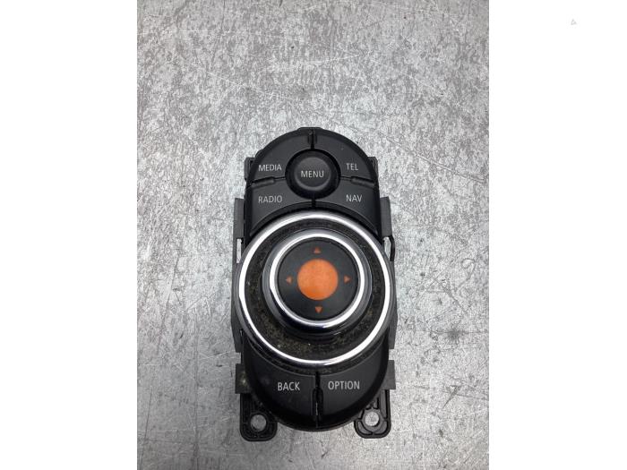 Usados Interruptor MMI Mini Mini (F55) 1.5 12V Cooper Precio € 125,00 Norma de margen ofrecido por Gebr Opdam B.V.