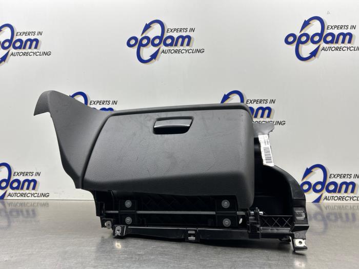 Begagnade Handskfack BMW 1 serie (E87/87N) 118i 16V Pris € 40,00 Marginaltabell erbjuds av Gebr Opdam B.V.