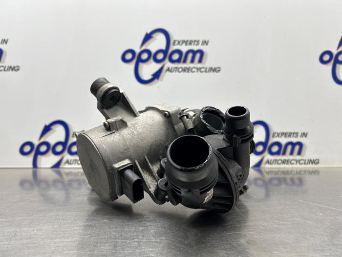 Begagnade Extra vattenpump BMW 1 serie (E87/87N) 118i 16V Pris € 225,00 Marginaltabell erbjuds av Gebr Opdam B.V.