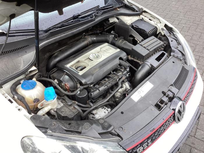 Motor van een Volkswagen Golf VI (5K1) 2.0 GTI 16V 2012