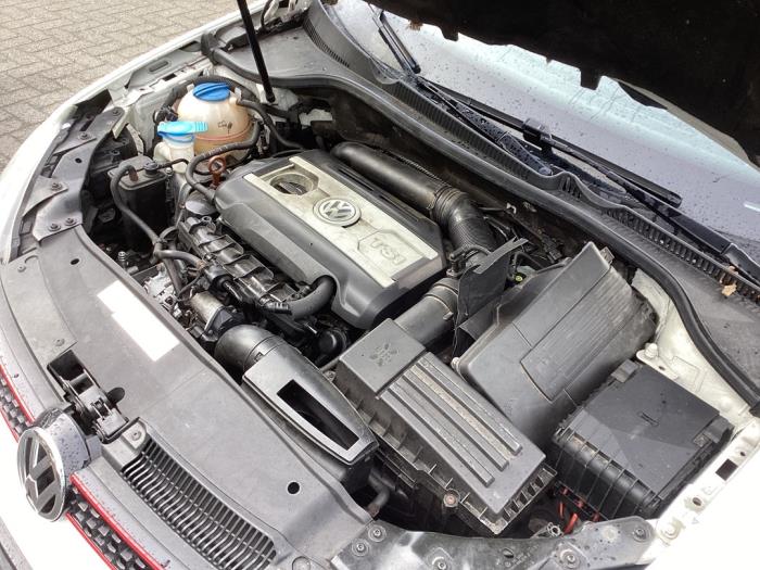 Motor van een Volkswagen Golf VI (5K1) 2.0 GTI 16V 2012