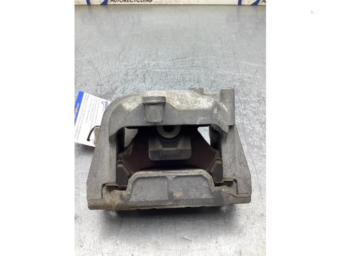 Usagé Support moteur Volkswagen Caddy III (2KA,2KH,2CA,2CH) 2.0 Ecofuel Prix € 20,00 Règlement à la marge proposé par Gebr Opdam B.V.