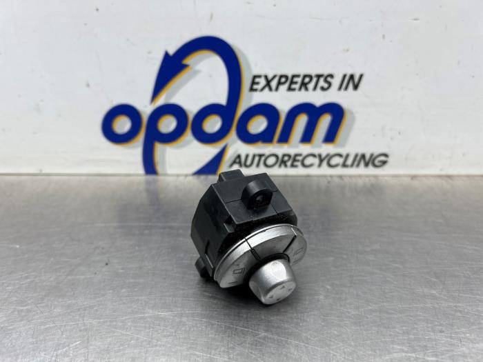 Usados Interruptor de retrovisor Mercedes SLK (R171) 1.8 200 K 16V Precio € 30,00 Norma de margen ofrecido por Gebr Opdam B.V.