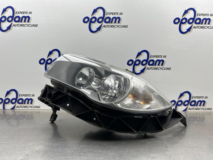 Używane Reflektor lewy BMW 1 serie (E87/87N) 116i 1.6 16V Cena € 75,00 Procedura marży oferowane przez Gebr Opdam B.V.