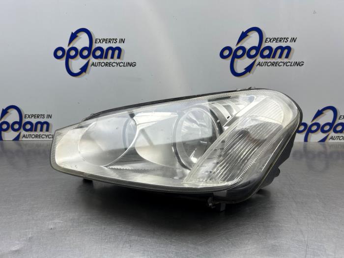 Używane Reflektor lewy Ford C-Max (DM2) 1.8 16V Cena € 100,00 Procedura marży oferowane przez Gebr Opdam B.V.