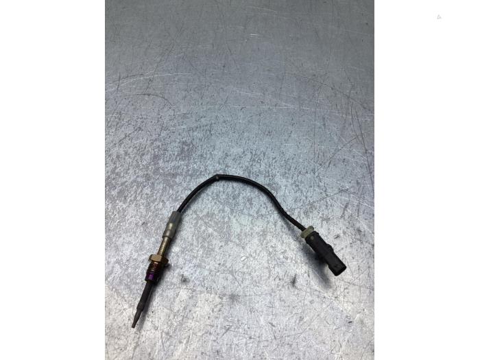 Usagé Sensor température d’échappement Mercedes A Limousine (177.1) 1.3 A-180 Turbo Prix € 30,00 Règlement à la marge proposé par Gebr Opdam B.V.