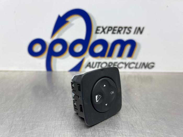Used On-board computer controller Renault Scénic III (JZ) 2.0 16V CVT Price € 20,00 Margin scheme offered by Gebr Opdam B.V.