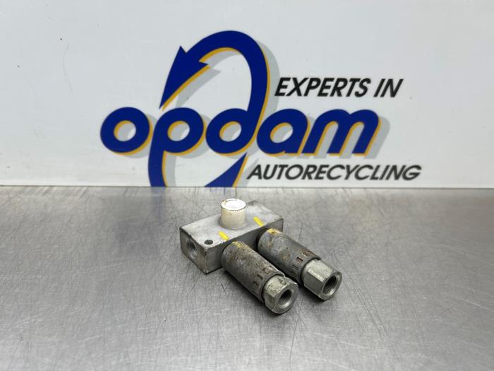 Begagnade EBD-system Opel Corsa C (F08/68) 1.2 16V Pris € 125,00 Marginaltabell erbjuds av Gebr Opdam B.V.