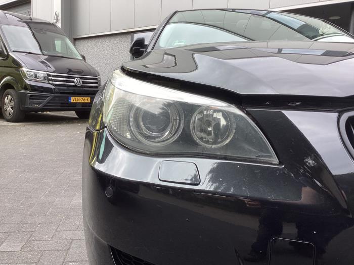 Używane Reflektor prawy BMW 5 serie (E60) 525i 24V Cena € 275,00 Procedura marży oferowane przez Gebr Opdam B.V.